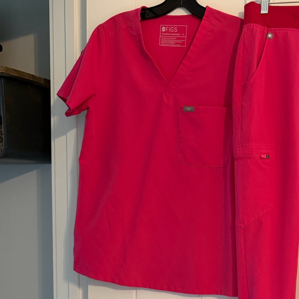 Figs Pink Scrub Top Small